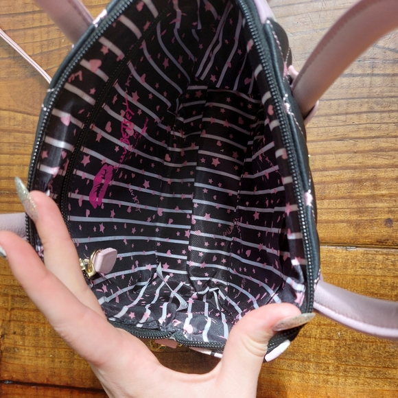 Betsy Johnson cross body - Picture 4 of 4